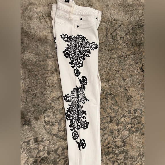 Bebe - White Denim pants with Black print - Size 28 - Picture 2 of 4